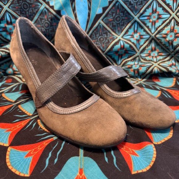 AEROSOLES Suede pumps, Size 10 - Picture 1 of 12